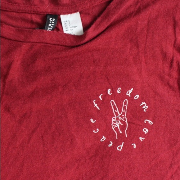 red peace and love graphic t-shirt - Picture 3 of 5